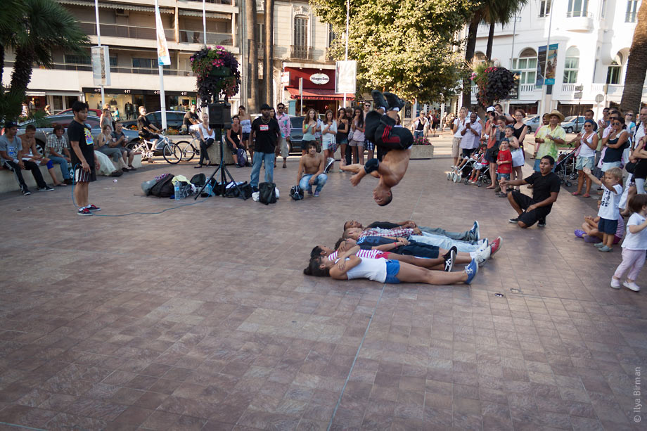 The guys jump over the volunteers in Cannes