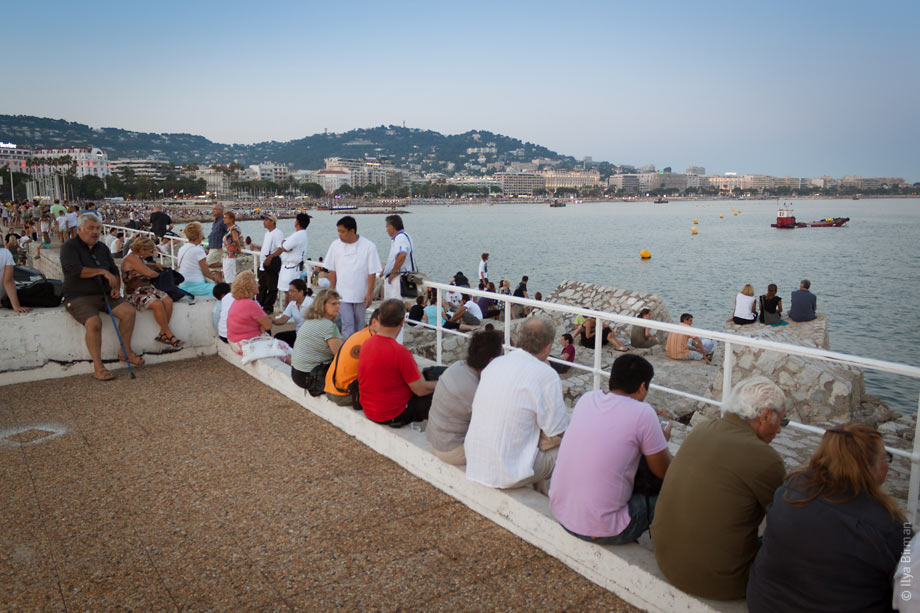 People start to occupy places in Cannes