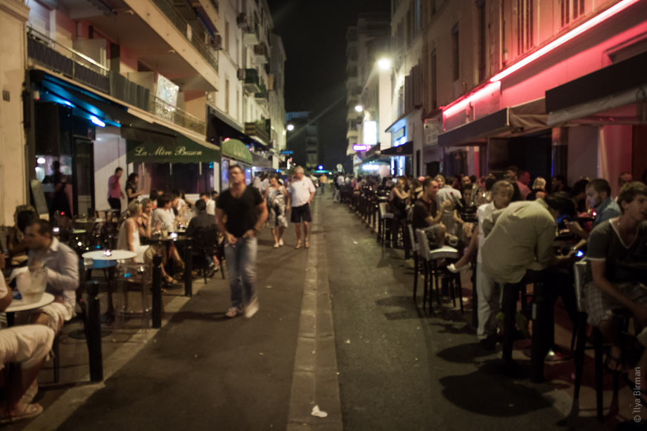 Then everybody went to cafés