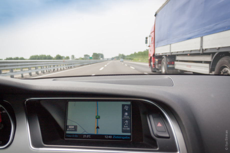 A straight Italian autostrada