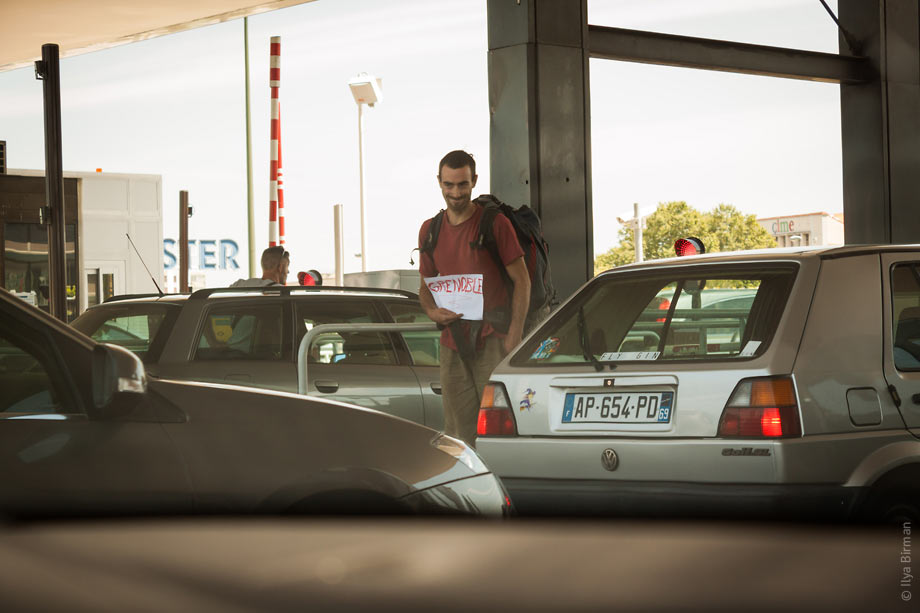 A hitch-hiker wants to go to Grenoble