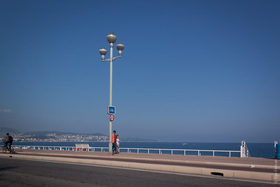 A speed limit for cyclists riding along the beach in Nice