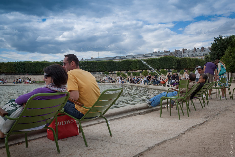 Cheerless fountain in Paris