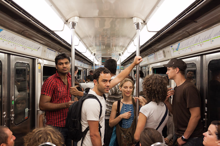 Métro carriages are very uncomfortable in Paris