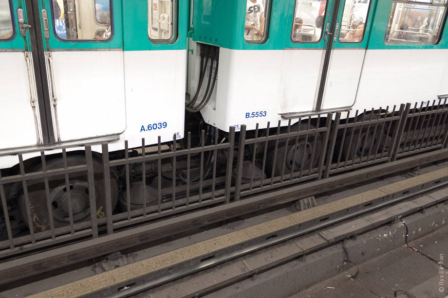 Subway train wheels have tires in Paris