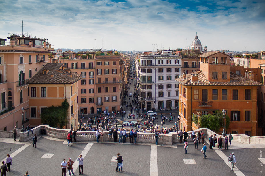 Romans use the flat roofs of the building as small gardens