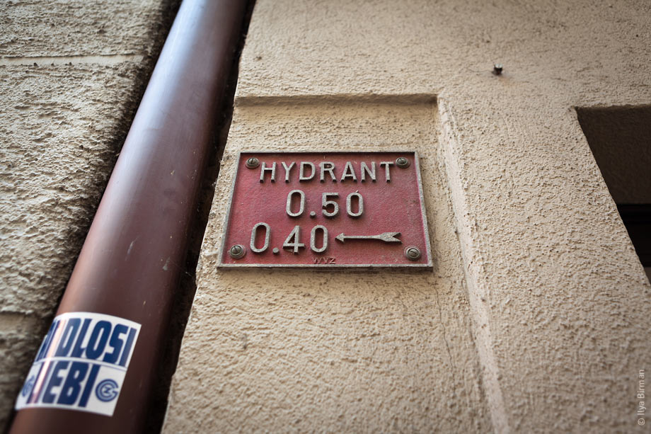 A hydrant sign in Zurich